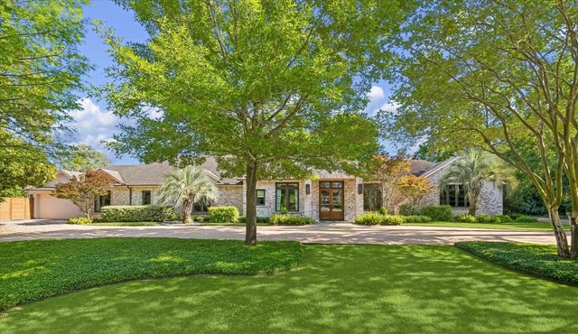 11527 N Lou Al Dr — Lou Al Courts