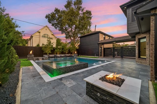 4521 Merrie Ln — Richmond Park