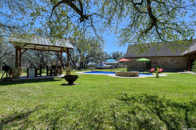 204 Fawn Ln — OAK FIELDS ESTATE