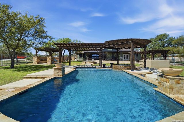 439 Mystic Pkwy — Mystic Shores