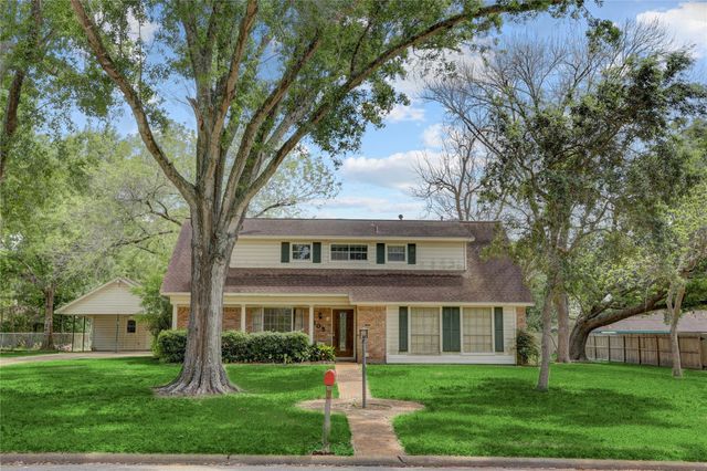105 Ridgemont Dr — Hillcrest Village