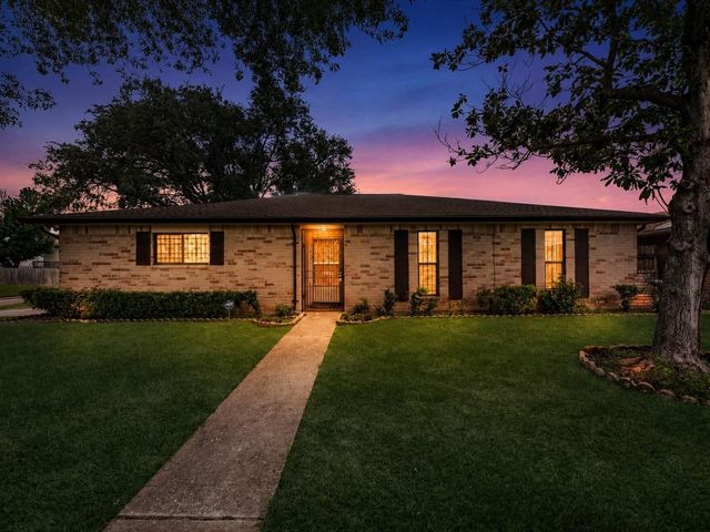 7654 Westbank Ave — Westbank