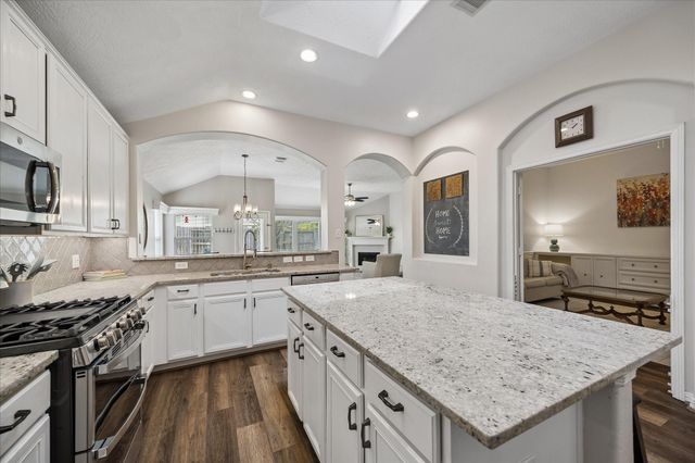9023 Carriage Point Dr — Greatwood Stonebridge Sec 3