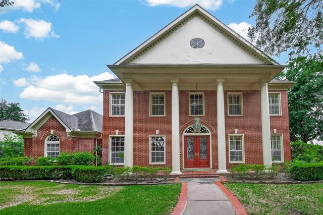 37 Greensward Ln — Sweetwater Sec 1