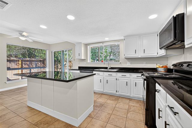 813 Lakeview Dr — Sugarmill Sec 1