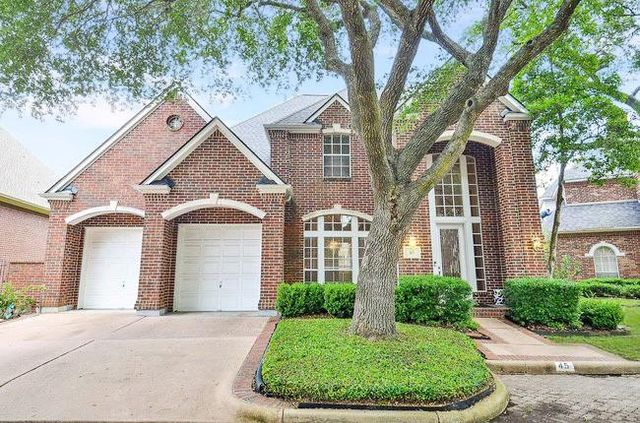 45 Ambleside Crescent Dr — Crescents On The Green