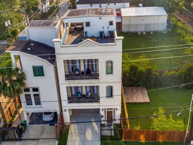 1509 Holly St — Td Amaro