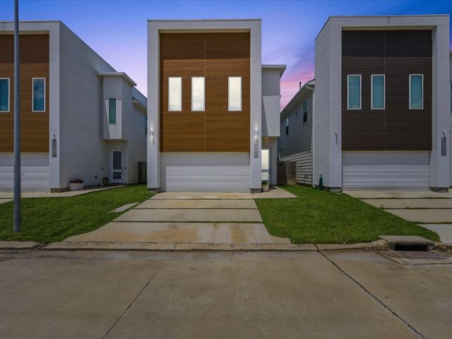 2216 Cortijo Pl — Oak Frst/La Sierra