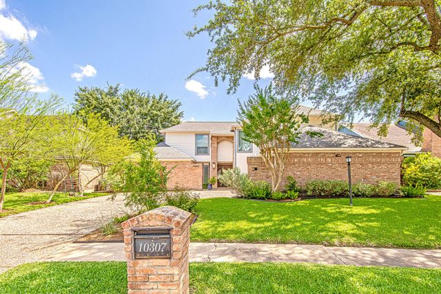 10307 Piping Rock Ln — Briar Court