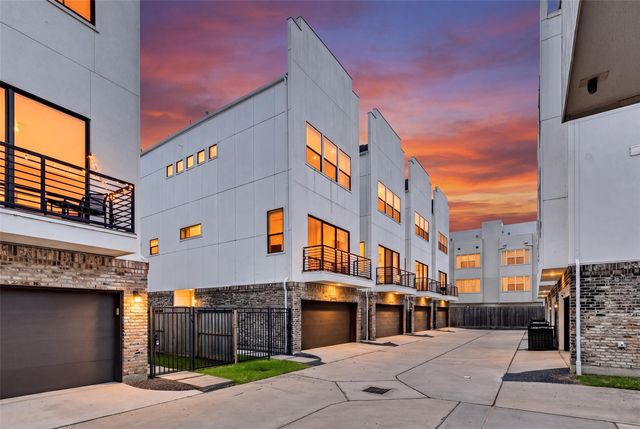 5707 Larkin St B — Larkin Arabelle Views