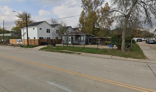 2122 W Little York Rd — Highland Acre Homes