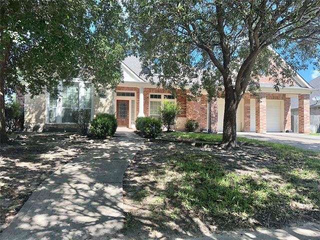 15923 Maple Shores Dr — Lakeshore