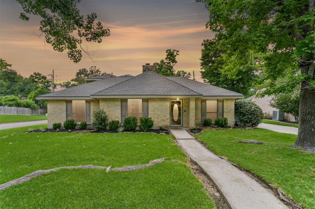 3703 Brook Shadow Dr — Greentree Village Sec 01 Amd