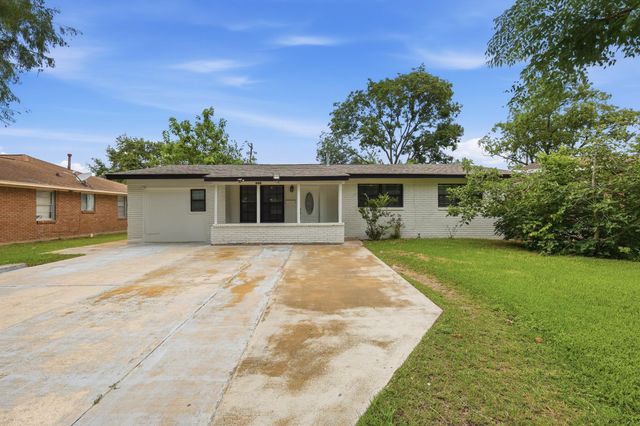 10011 Aves St — Sun Valley Sec 01