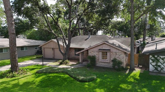 1746 Nocturne Ln — Royal Oaks Sec 04 R/P