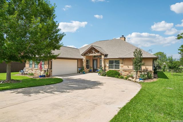 137 FAIRWAY DR — River Bend