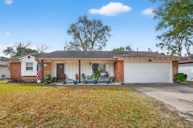 5611 W Airport Blvd — Westbury South