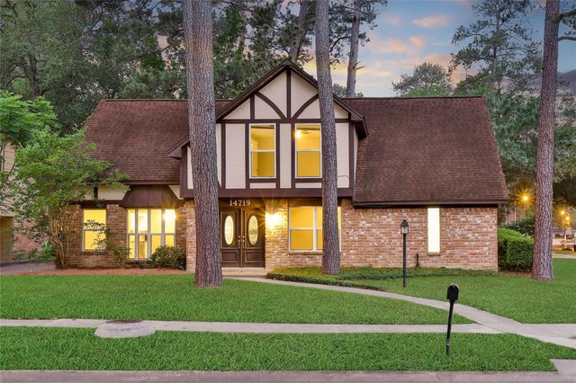 14719 Cedar Point Dr — Heatherwood Village