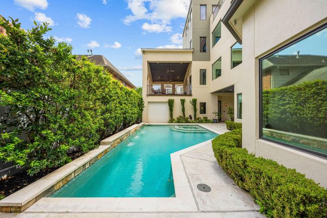 1942 W Clay St — Hyde Park Court