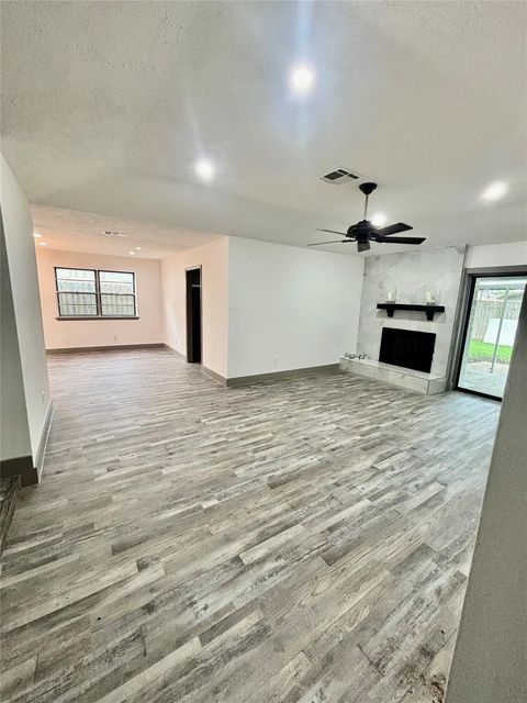 10431 Long River Dr — Townewest Sec 2