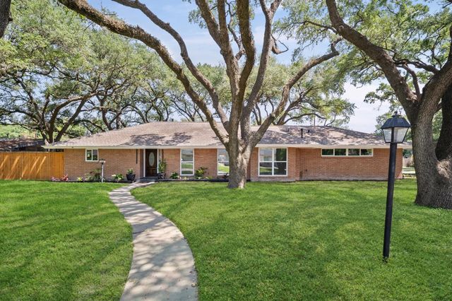 7702 Nairn St — Braeburn Valley Sec 02
