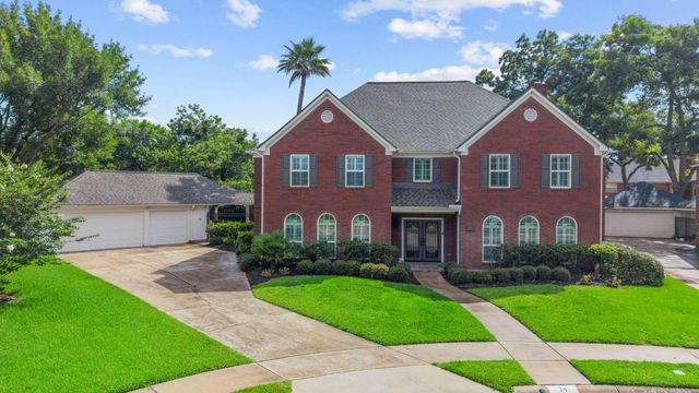 14 Wickham Ct — Commonwealth Park