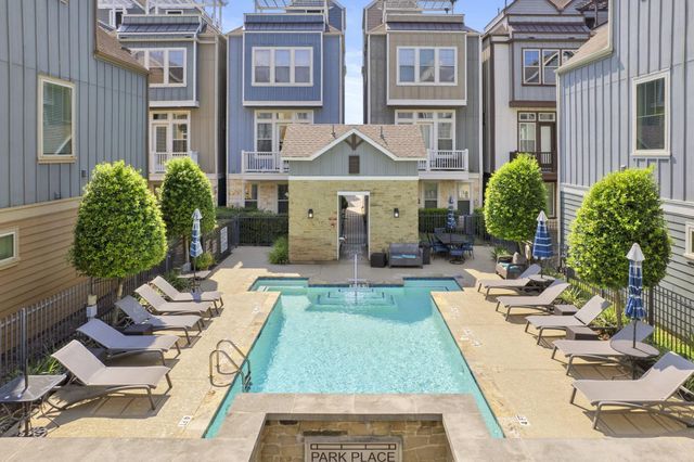 702 N Shepherd Dr — Park Place/Hts