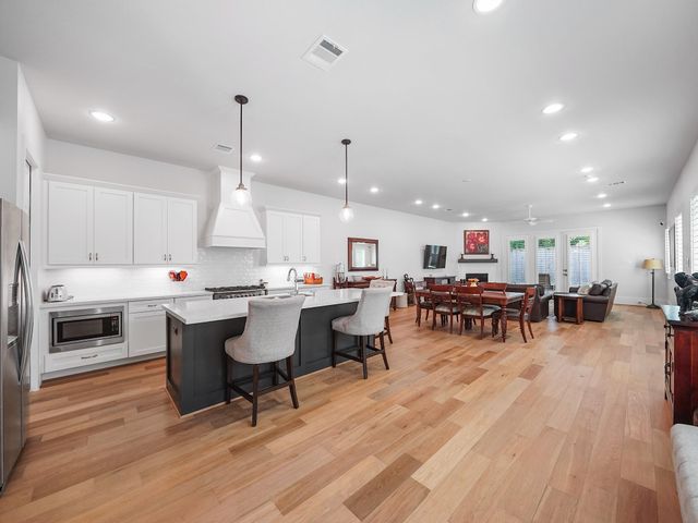 812 E 24th St — Southern Court
