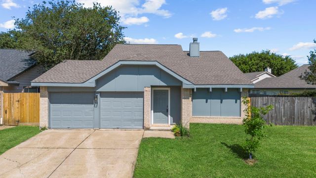 2210 Trail West St — The Highlands