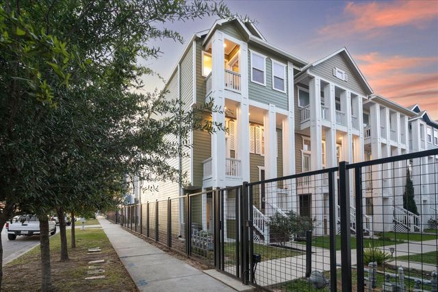 615 W 24th St — Talia Heights