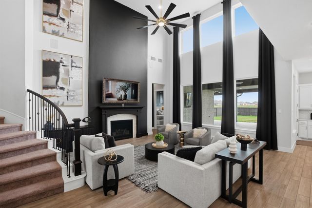 489 Horizon Light Ln — Lake House