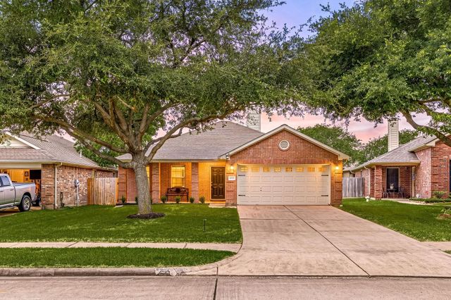 6011 Minard Dr — Settlers Village Sec 05