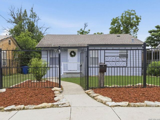 2014 Hays St — WHEATLEY HEIGHTS