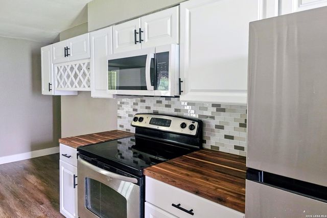 5907 CLIFFMORE DR — EMERALD VALLEY