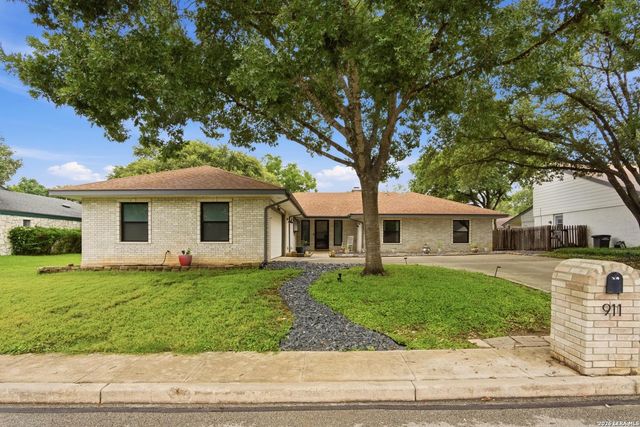 911 SILVER SPRUCE ST — Hidden Forest
