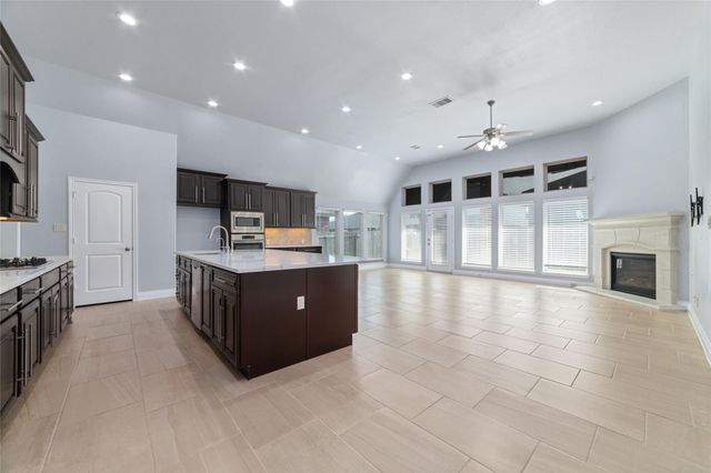 4011 Nestra Dr — Ventana Lakes Sec 6