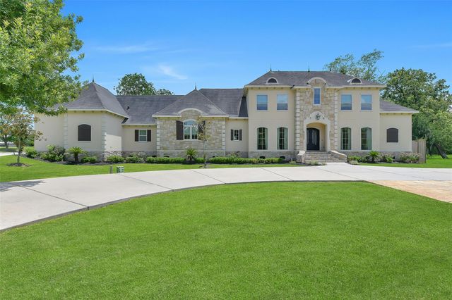 2901 Green Tee Dr — Locher Estates