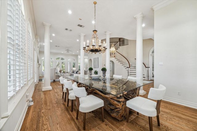 38 Scotsmoor Ct — Sweetwater
