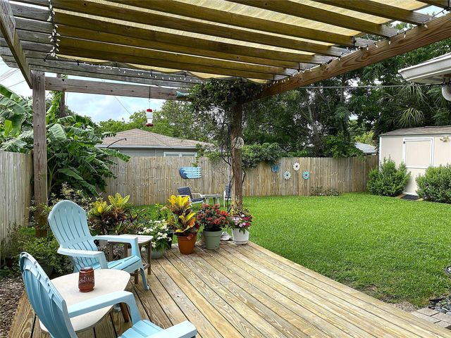 126 Dolphin — Lindale Park