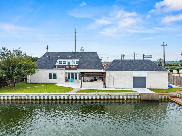 36 S Shore Dr — South Shore