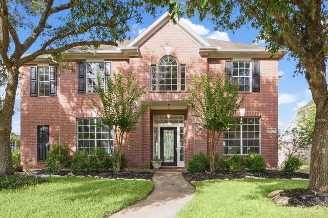 1818 Cross Spring Dr — Greatwood