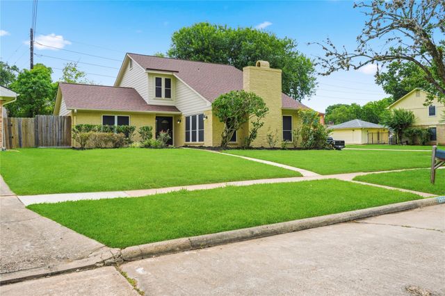 2902 Colony Dr — Colony Bend Sec 1