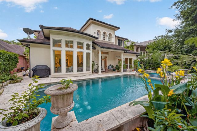 22 Frontenac Way — Carlton Woods