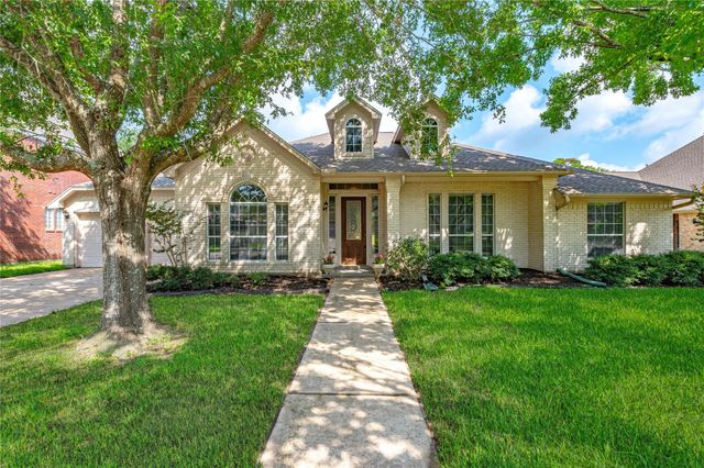 311 Oak Hollow Dr — Oak Creek Sec 1 94