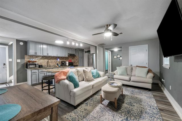 3218 Avenue Q 1/2 — Galveston Outlots