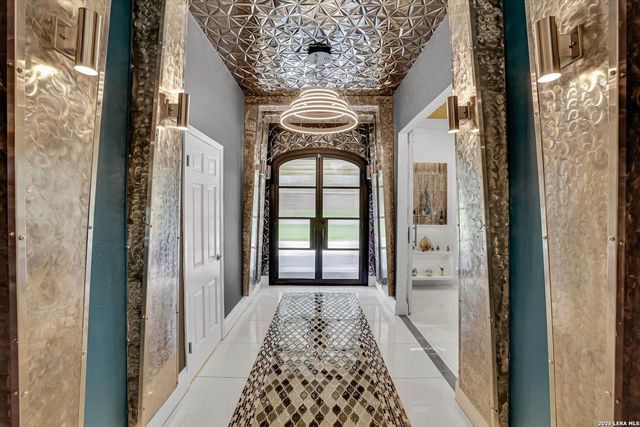 109 CHATTINGTON CT — Castle Hills