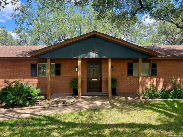 902 Oakridge Dr — n/a