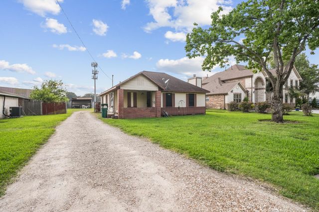 2618 Violet St — Golden Acres Sec 01