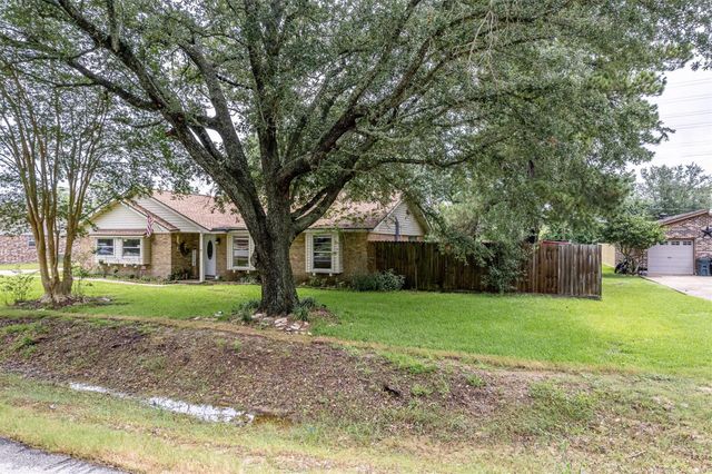 5814 Russell Ln — Cedar Bayou Park West