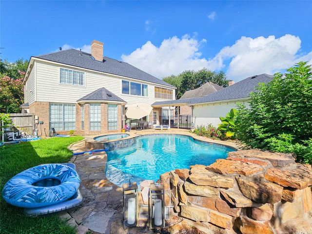 5007 Cambridge St — Sutton Forest